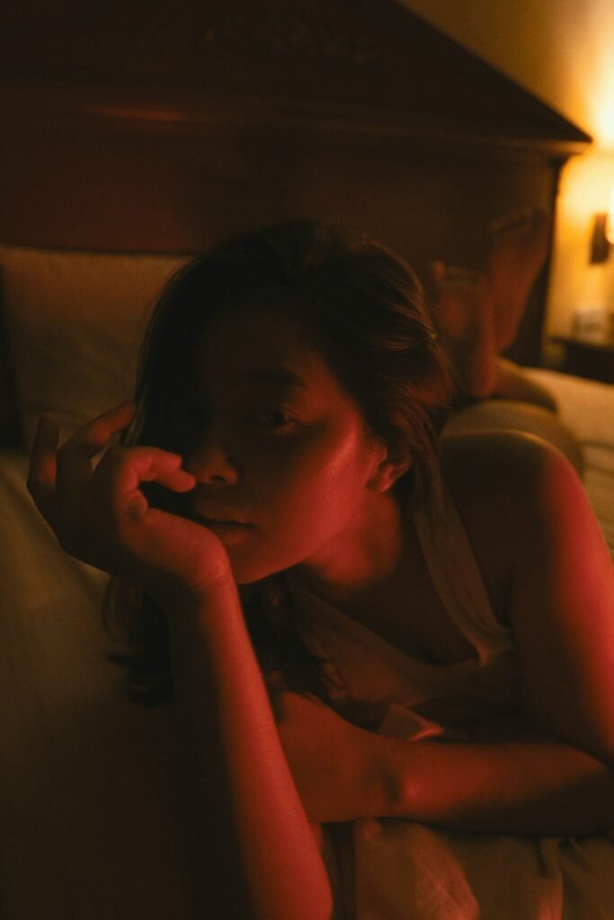 Porter de la lingerie sous ses vêtements : nos conseils sexy – illustration voyeurisme (FTSH)